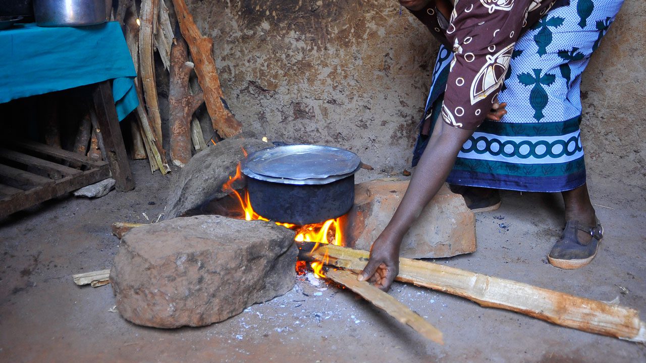Which food tastes better? One cooked with firewood or gas?