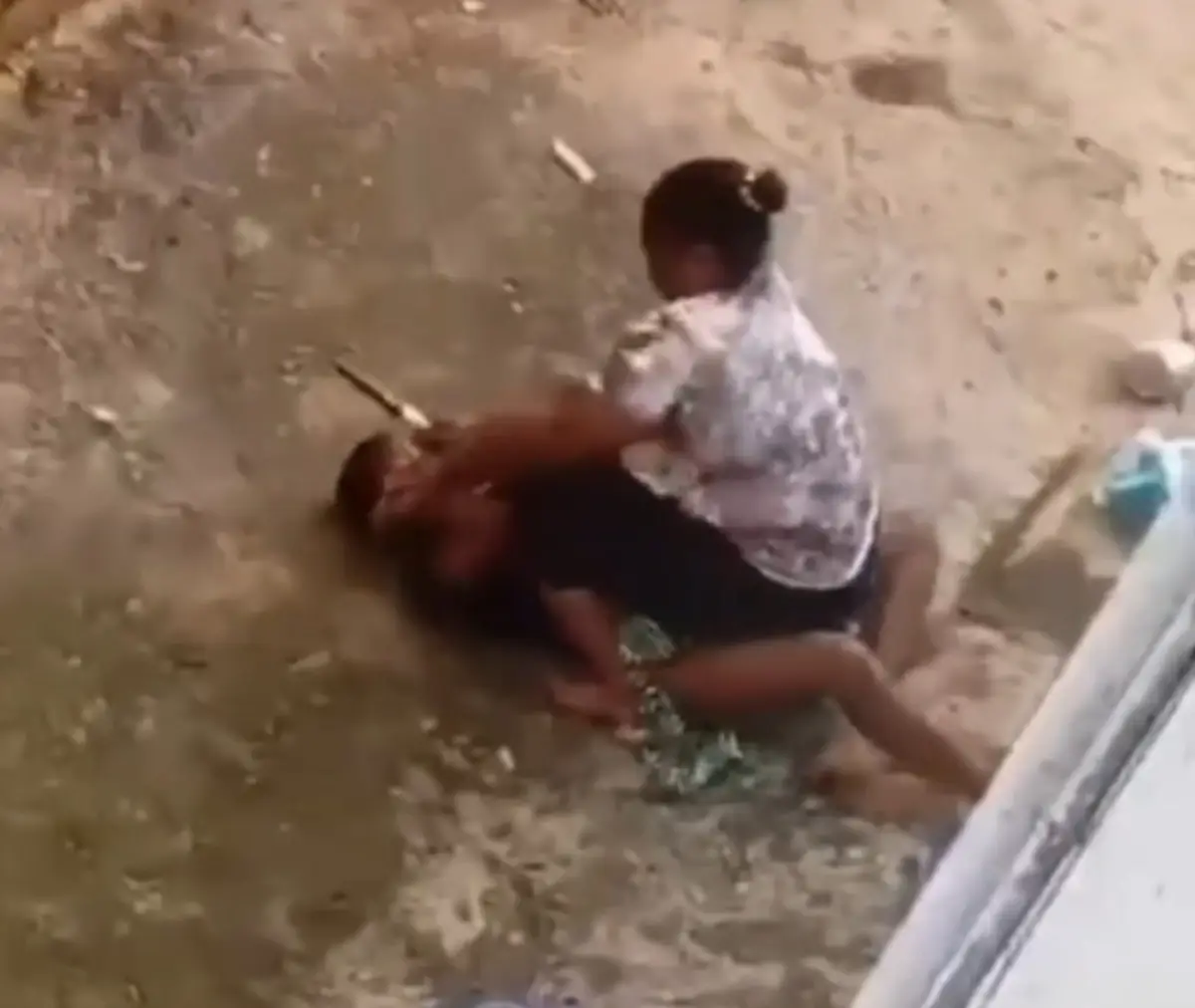 Abia woman threatening niece with knife